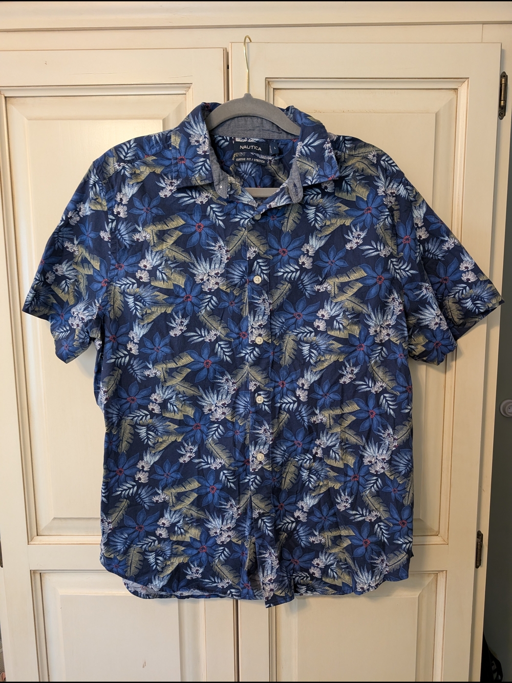 Nautica Men’s Blue Tropical Hawaiian Floral Short-Sleeve Button-Down Shirt